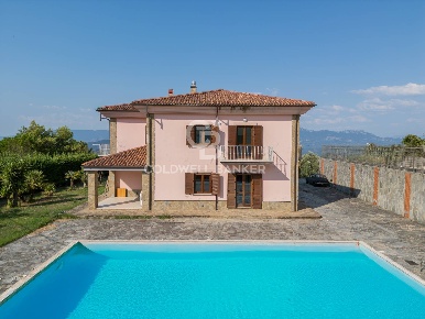 Foto Villa singola in Via Municipio, Lustra Centro di 353 m² con 13 locali