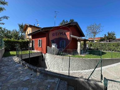 Foto Villa unifamiliare in Via Monte Generoso, Viggiù Baraggia di 120 m²