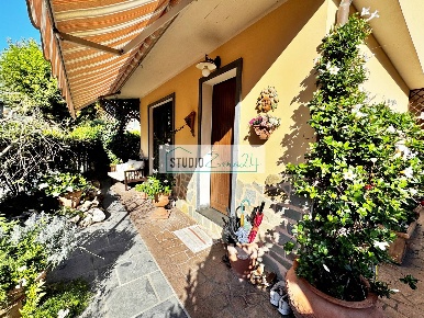 Foto Villa a schiera in via fratello rosselli, Seravezza di 150 m²