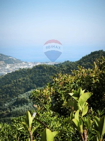 Foto Casa indipendente in Regione Beusi, Taggia di 148 m² con 5 locali