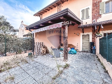 Foto Villa a schiera in via Cascina Gamberina, Prarolo di 106 m² in vendita