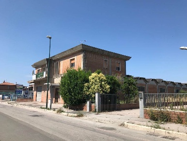 Foto Laboratorio a Grosseto Casalone di 979 m² con 8 locali in vendita