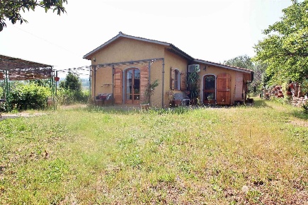 Foto Villa unifamiliare a Castagneto Carducci Centro di 194 m² con 5 locali