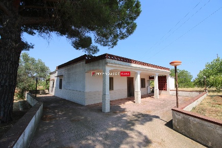 Foto Villa bifamiliare in Strada Cona D'Oro  122, Martina Franca di 136 m²