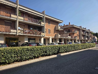 Foto Attività commerciale in via patrono d'italia 43, Assisi di 23 m²
