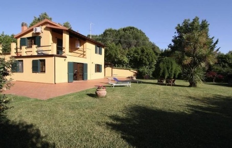 Foto Villa unifamiliare a Orbetello di 149 m² con 6 locali in vendita