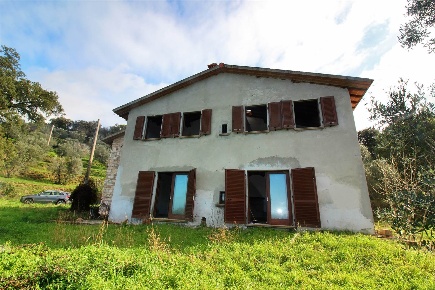 Foto Rustico a Castagneto Carducci Centro di 250 m² con 10 locali