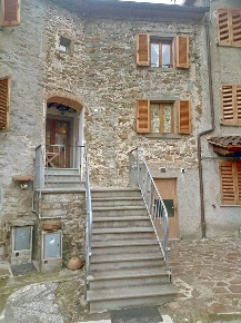 Foto Appartamento a Chitignano Centro di 86 m² con 5 locali in vendita