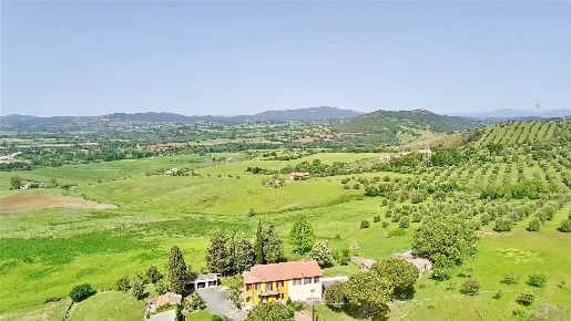 Foto Rustico a Cinigiano Centro di 314 m² con 10 locali in vendita