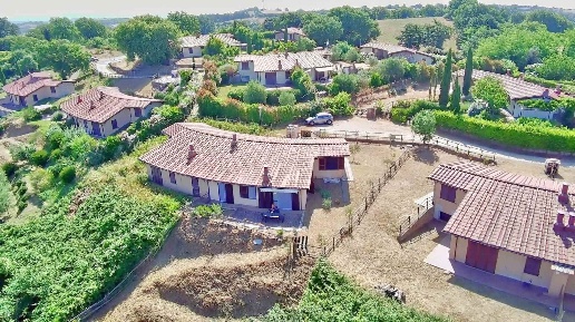 Foto Villa bifamiliare a Scansano Centro di 149 m² con 8 locali in vendita