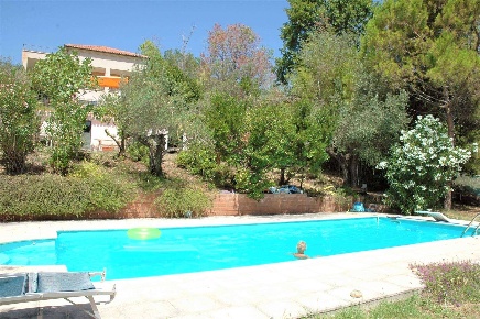 Foto Villa unifamiliare a Spoltore Centro di 489 m² con 20 locali