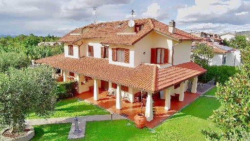 Foto Villa bifamiliare a Grosseto Rispescia di 219 m² con 6 locali