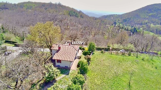 Foto Villa unifamiliare a Semproniano Centro di 240 m² con 11 locali