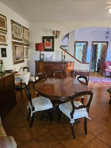 Foto Villa bifamiliare a Pietrasanta di 150 m² con 6 locali in vendita