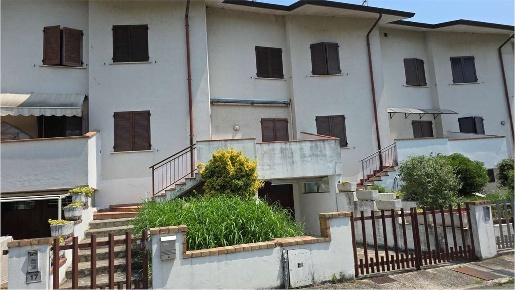 Foto Villa a schiera in Strada Statale Goitese 299, Goito Centro di 167 m²