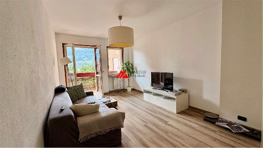 Foto Appartamento in via Parigi  149, Aosta Centro di 90 m² con 6 locali