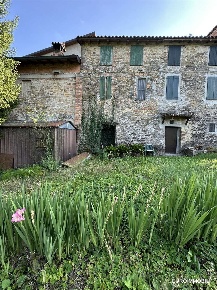 Foto Appartamento in Quinzano, Neviano degli Arduini di 100 m² con 5 locali