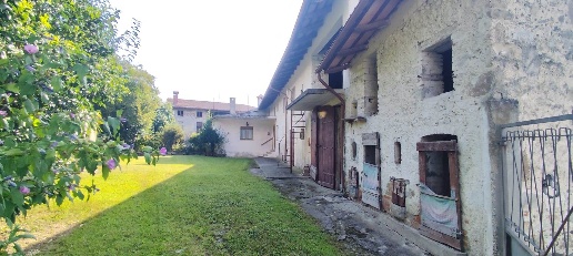 Foto Case semi ndipendenti a Moruzzo Centro di 162 m² con 4 locali