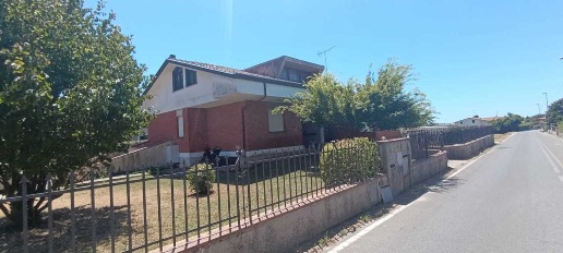 Foto Villa unifamiliare a Massarosa di 330 m² con 15 locali in vendita