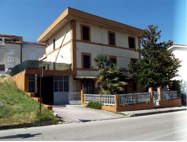 Foto Appartamento in Via Berarde, Massa Fermana di 118 m² con 5 locali