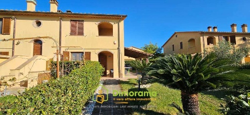 Foto Appartamento in Via Provinciale dei Tre Comuni, Montescudaio di 135 m²