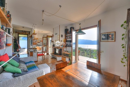 Foto Casa indipendente in Via Vigole, Toscolano-Maderno di 181 m²