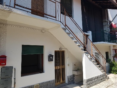 Foto Casa indipendente a Trezzano Rosa di 150 m² con 4 locali in vendita