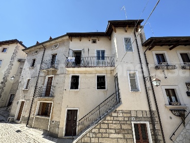 Foto Appartamento in Via Sacco 6, Pescocostanzo di 232 m² con 6 locali