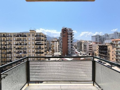 Foto Appartamento in Via Maresciallo Guglielmo Pecori Giraldi, Palermo