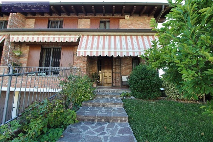 Foto Villa bifamiliare in Via Giuseppe Garibaldi, Bressana Bottarone