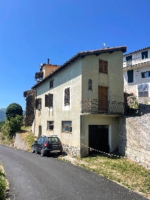 Foto Casa indipendente in Via Provinciale, Pieve di Teco Centro di 100 m²