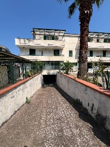 Foto Magazzino in via nuova nola, Palma Campania Centro di 205 m²