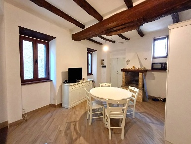 Foto Appartamento in via Sardegna, Caprarola Centro di 49 m² con 3 locali