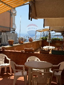 Foto Appartamento in Lungomare dei Ciclopi, Aci Castello Centro di 125 m²