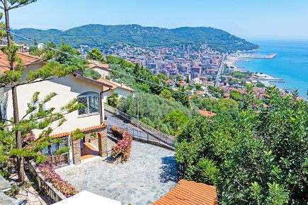 Foto Villa unifamiliare in via colline, Andora Marina Di Andora di 155 m²