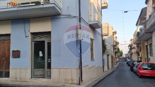 Foto Locale commerciale in Re Martino, Aci Castello Centro di 34 m²