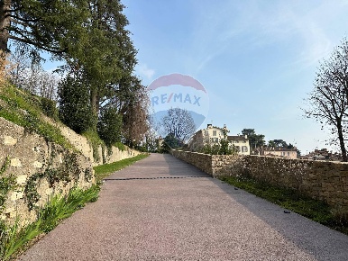 Foto Case semi ndipendenti in Via delle Tre Armi, Bergamo Centro di 110 m²