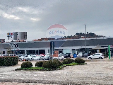 Foto Locale commerciale in Via Yuri Gagarin, Corciano Chiugiana La Commenda