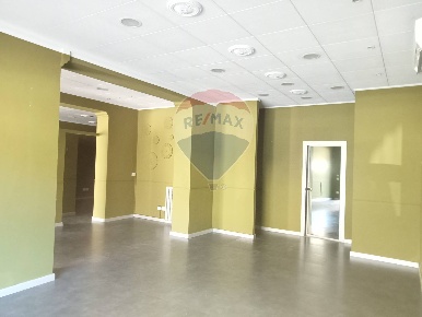 Foto Negozio a Perugia Ponte San Giovanni - Balanzano di 110 m² in affitto