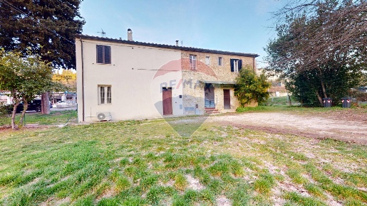 Foto Appartamento in Str. Cenerente - Colle Umberto, Perugia di 210 m²