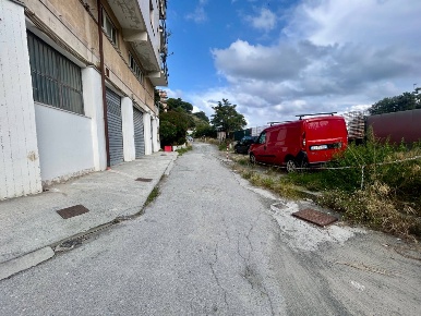 Foto Capannone industriale in Via Turati, Savona Villetta, Valloria