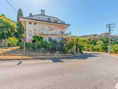 Foto Appartamento a Sant'Elpidio a Mare Centro di 151 m² con 4 locali