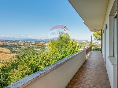 Foto Appartamento a Sant'Elpidio a Mare Centro di 151 m² con 4 locali