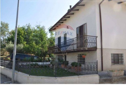 Foto Appartamento in Via Spineto, Foligno Viale Firenze, Paciana di 140 m²