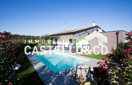 Foto Villa unifamiliare in Via Grezze, Desenzano del Garda Rivoltella