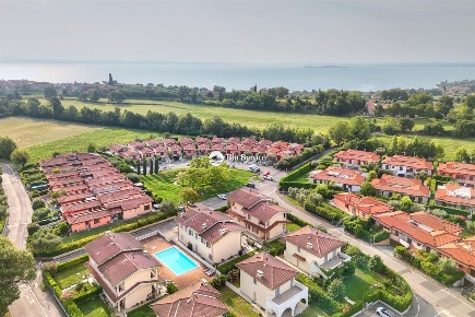 Foto Villa a schiera in via della selva, Manerba del Garda di 201 m²