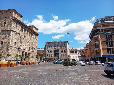 Foto Ufficio in Piazza Mario Ridolfi 28, Terni Centro di 50 m² con 2 locali