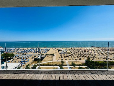 Foto Appartamento in piazza le corbusier, Jesolo Lido Est di 190 m²