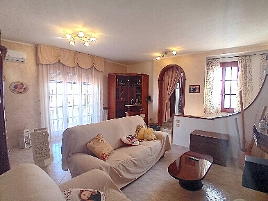 Foto Casa indipendente a Diso di 260 m² con 7 locali in vendita