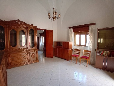 Foto Casa indipendente a Melpignano di 215 m² con 8 locali in vendita
